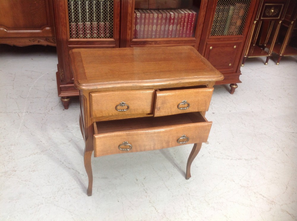 FRENCH OAK CHEST OF DRAWERS View III
