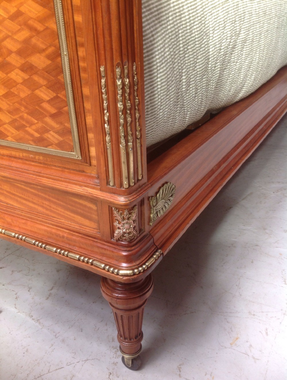 KINGSIZE FRENCH SATINWOOD BED View VI
