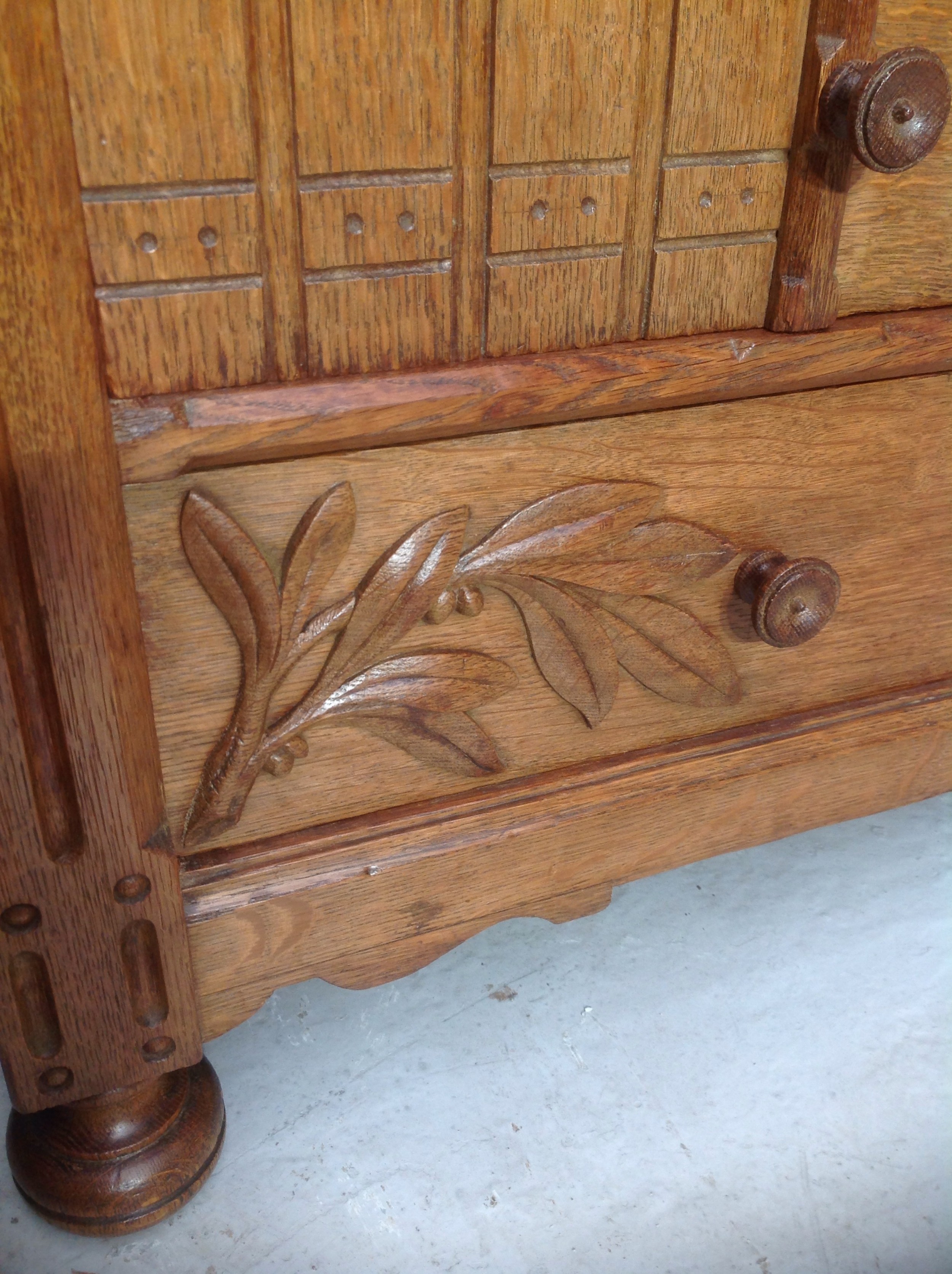FRENCH OAK ARTS AND CRAFTS DRESSING TABLE View XII