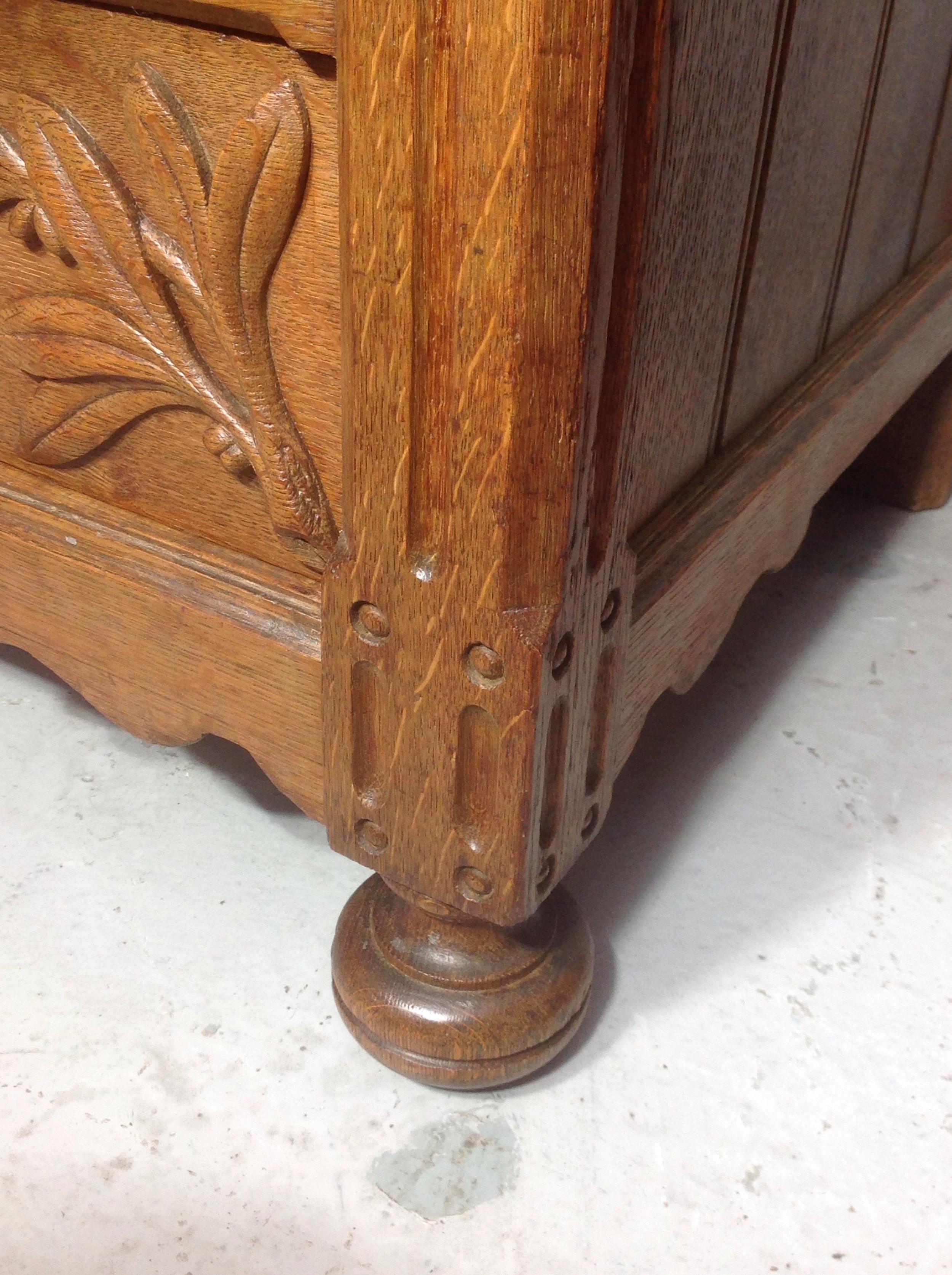 FRENCH OAK ARTS AND CRAFTS DRESSING TABLE View XIX