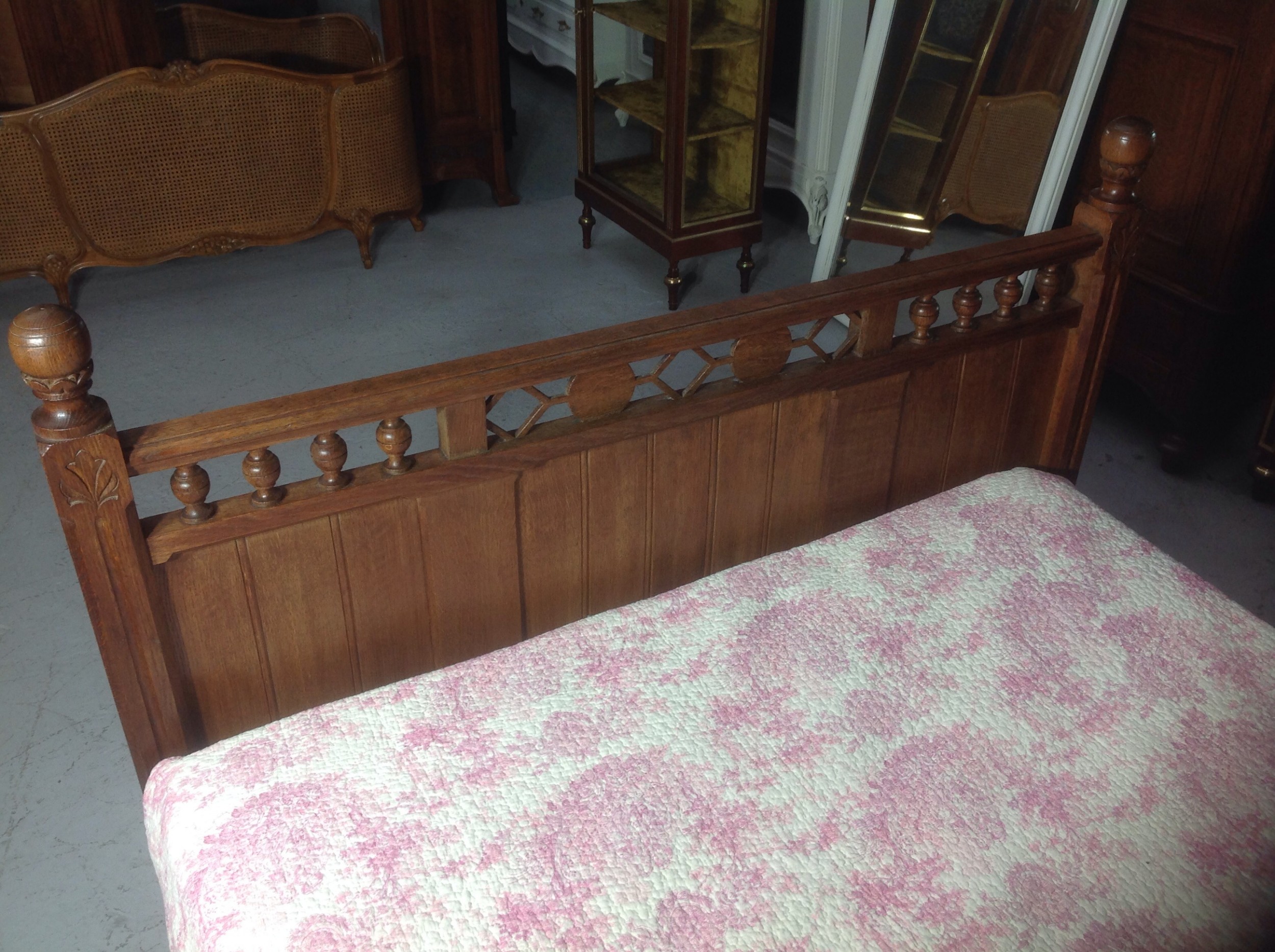 CARVED OAK FRENCH ARTS AND CRAFTS BED View XV