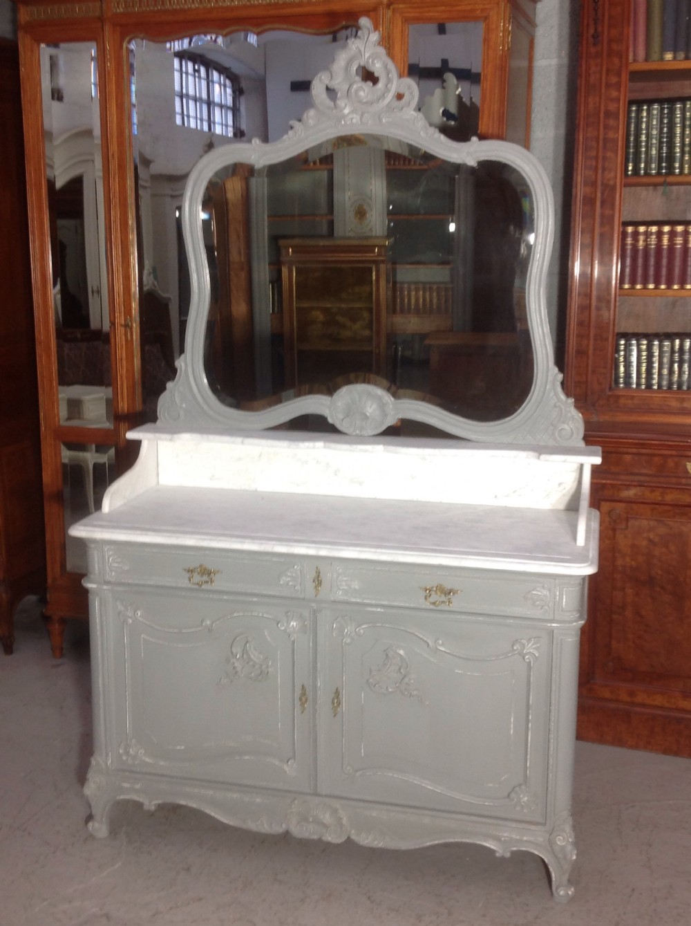 PAINTED FRENCH CARVED WAHSTAND