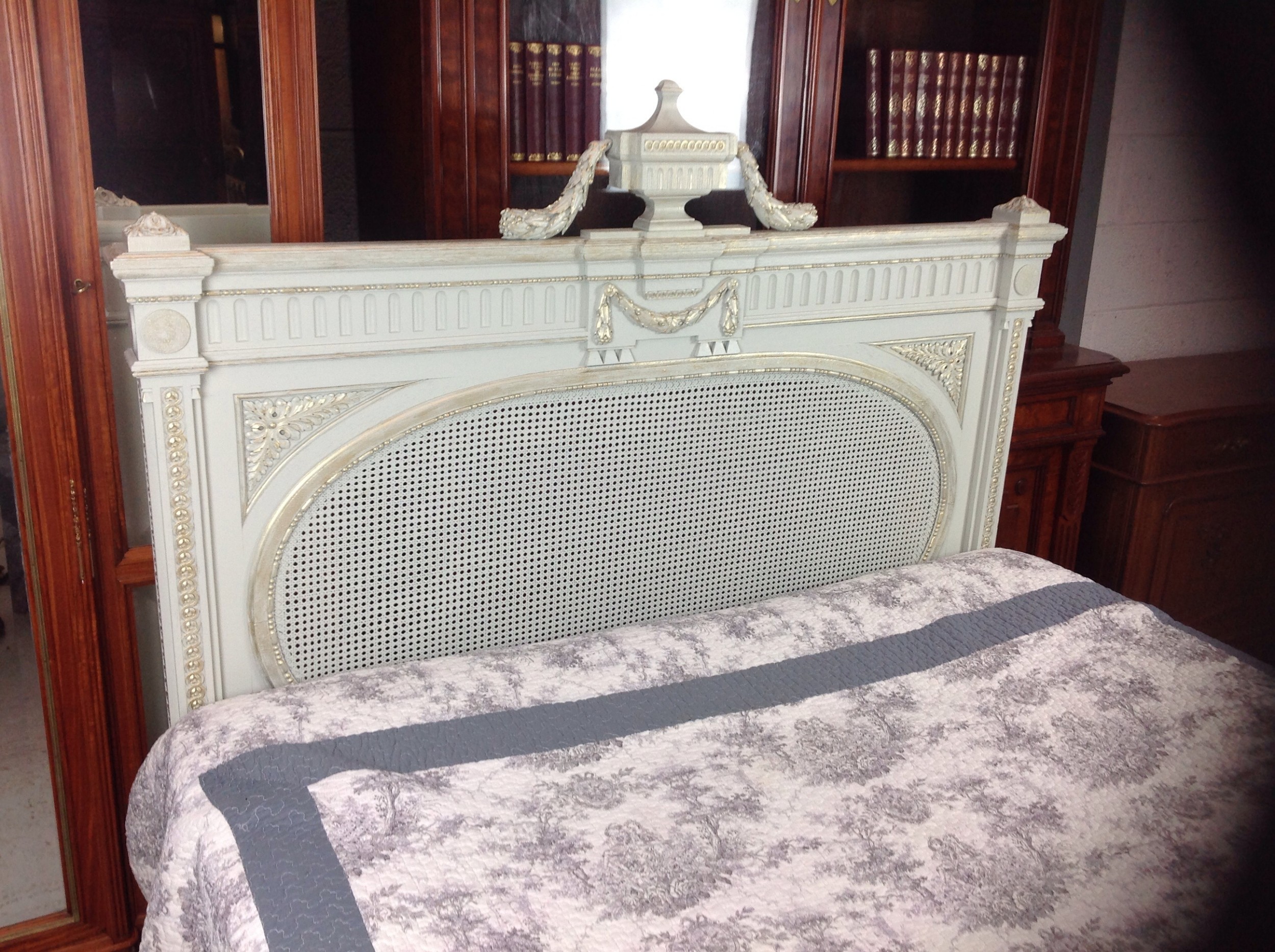 STUNNING FRENCH PAINTED BERGERE KINGSIZE BED View XIV