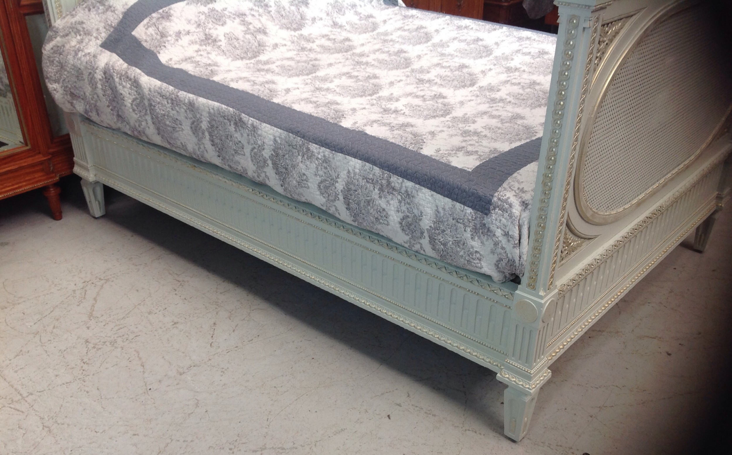 STUNNING FRENCH PAINTED BERGERE KINGSIZE BED View XV