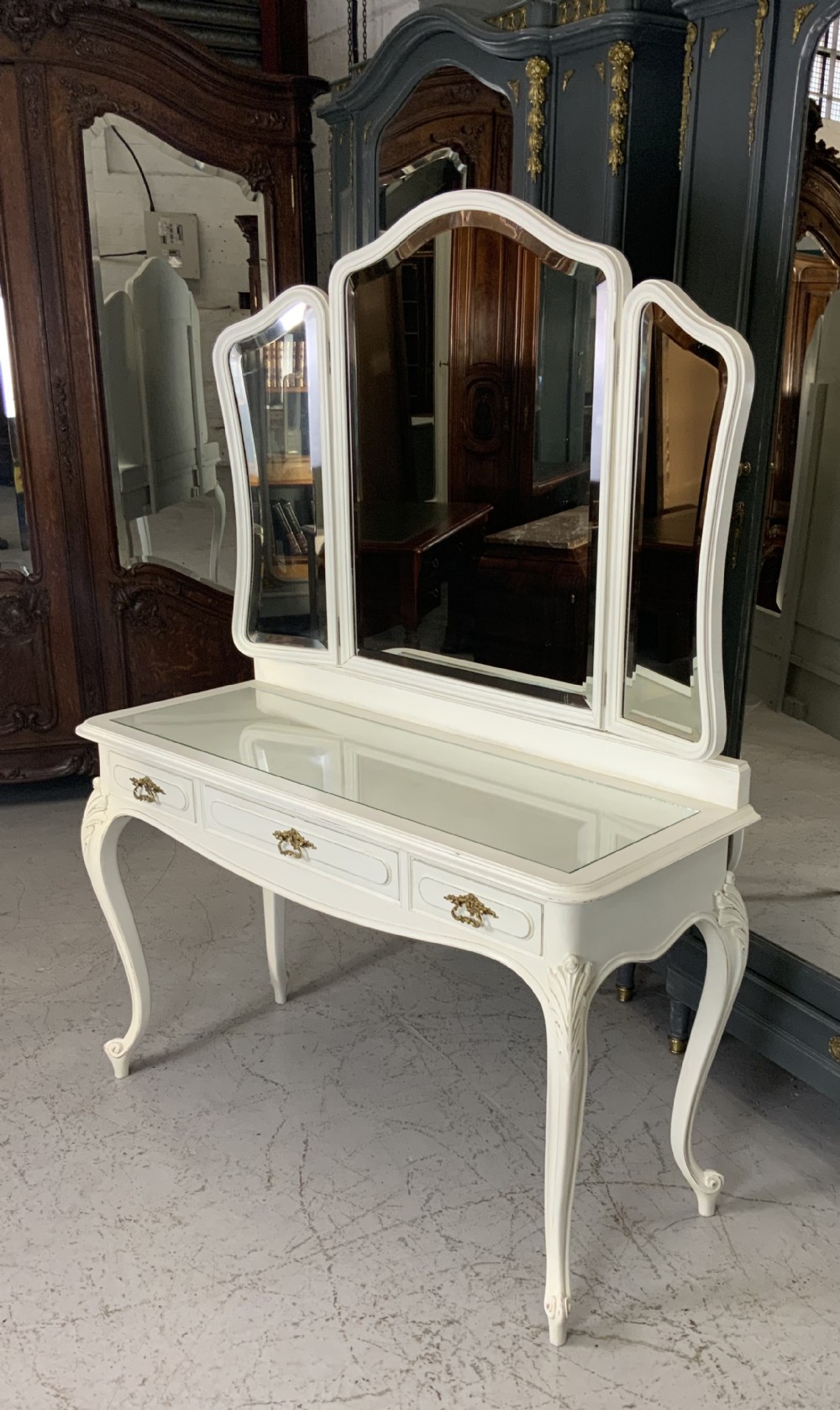 PAINTED FRENCH CARVED DRESSING TABLE View V