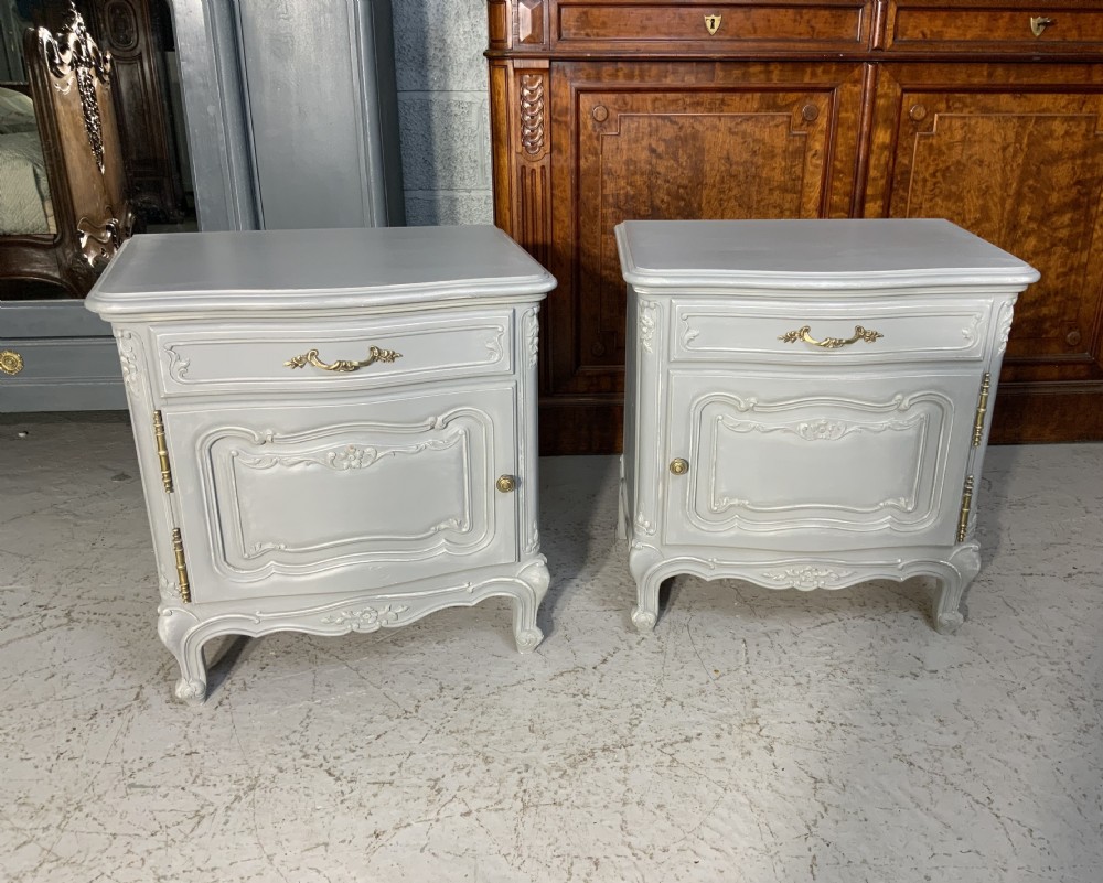 PAIR OF PAINTED FRENCH BEDSIDE CABINETS 