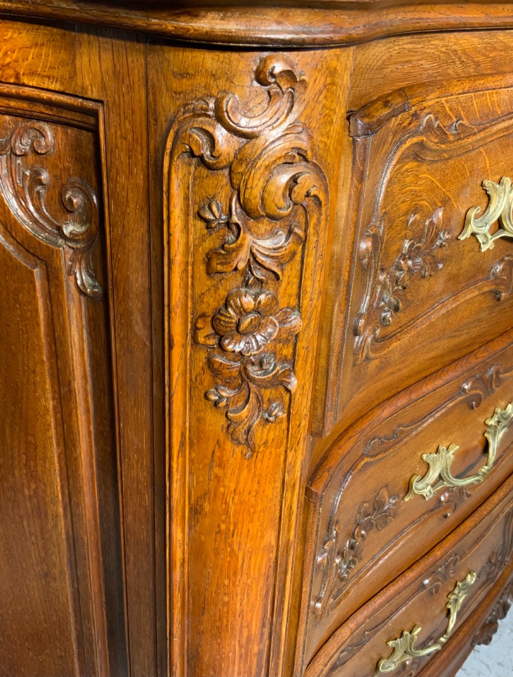 CARVED OAK FRENCH COMMODE CHEST OF DRAWERS  View II