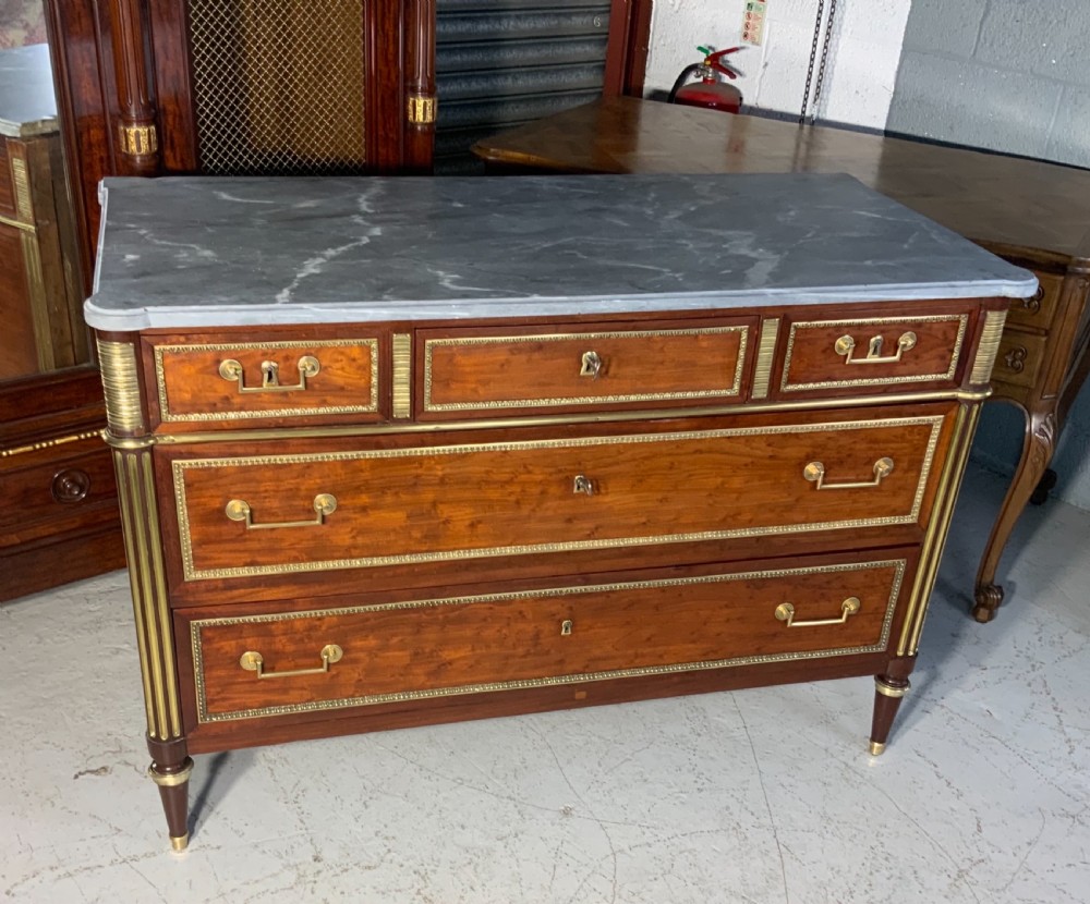 FRENCH MAHOGANY COMMODE WITH BRASS DETAILING 