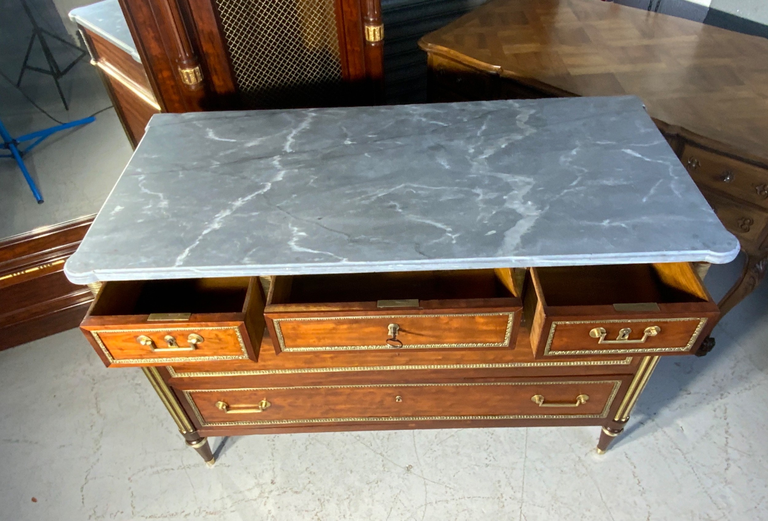 FRENCH MAHOGANY COMMODE WITH BRASS DETAILING  View XII