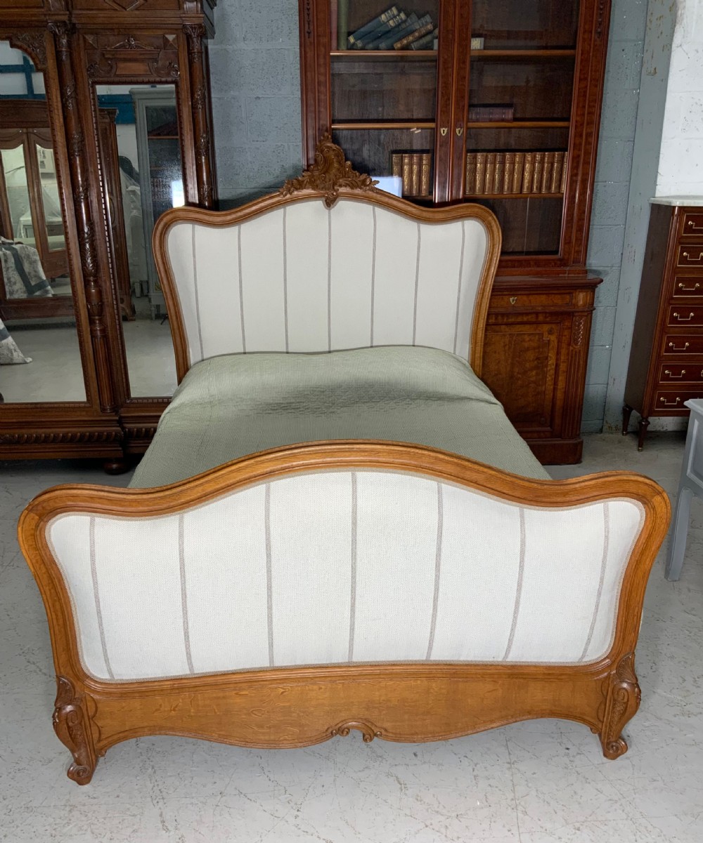 CARVED OAK UPHOLSTERED KINGSIZE BED