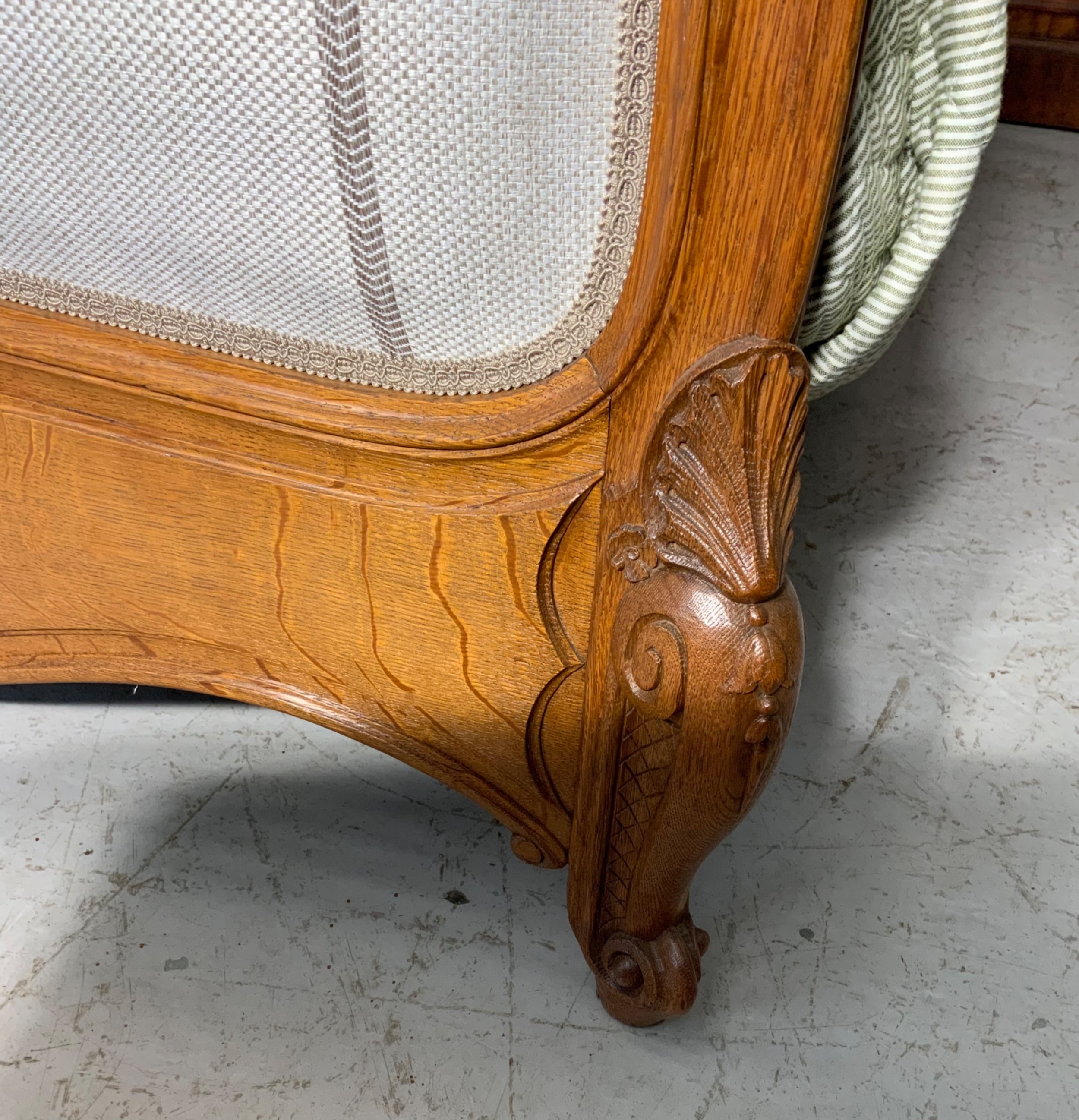 CARVED OAK UPHOLSTERED KINGSIZE BED View VIII