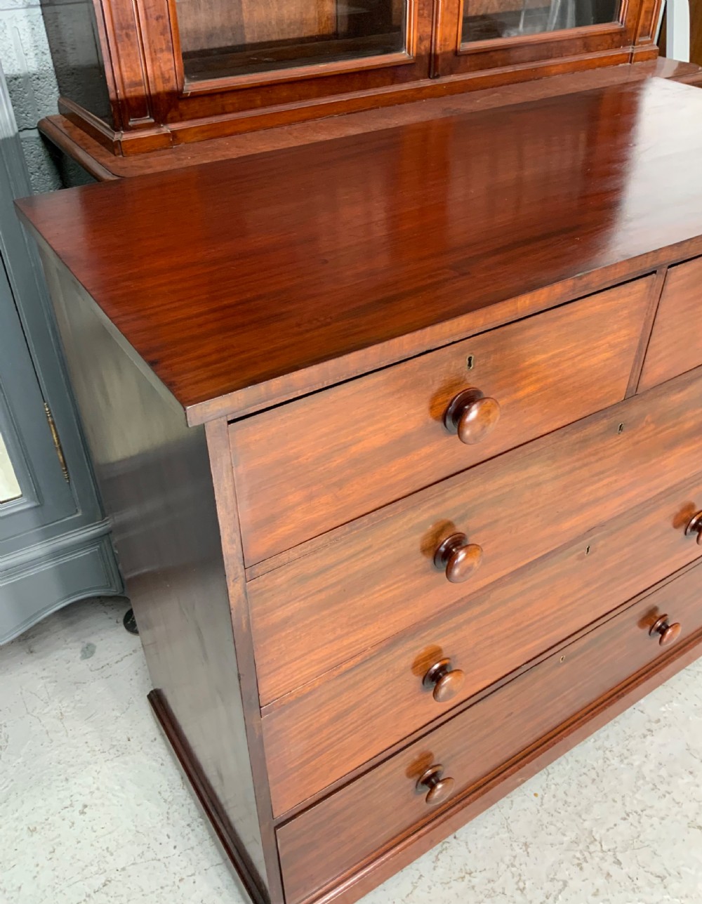 VICTORIAN MAHOGANY CHEST OF DRAWERS  View IV
