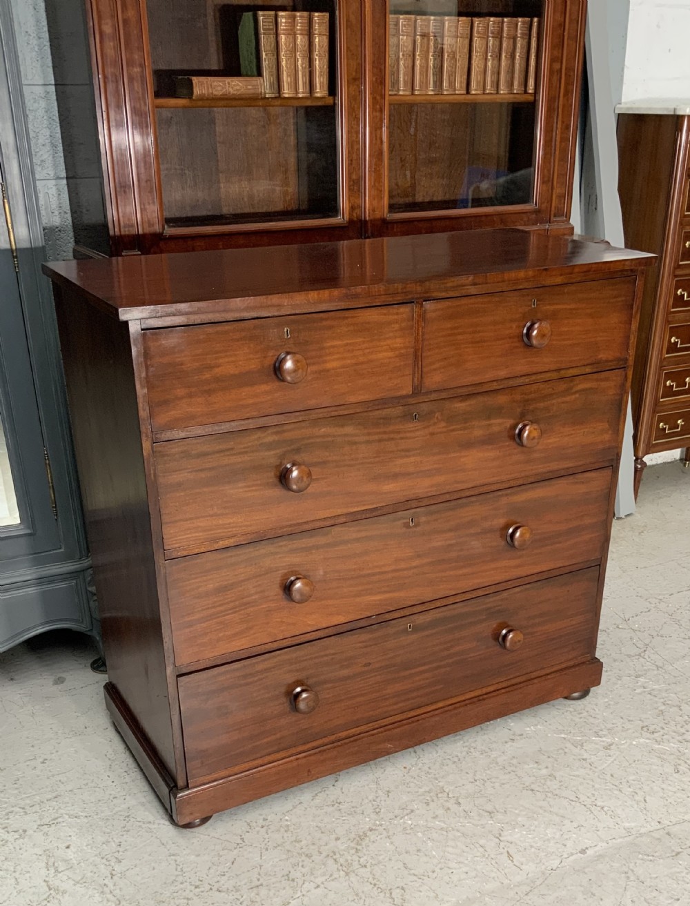 VICTORIAN MAHOGANY CHEST OF DRAWERS  View VI