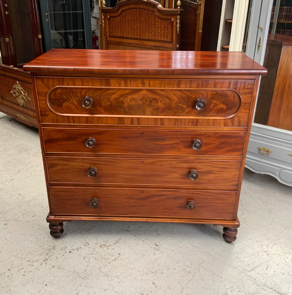 VICTORIAN MAHOGANY CHEST OF DRAWERS 