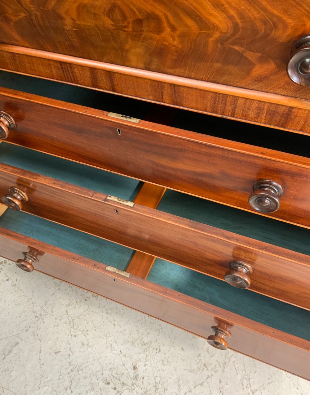 VICTORIAN MAHOGANY CHEST OF DRAWERS  View VI