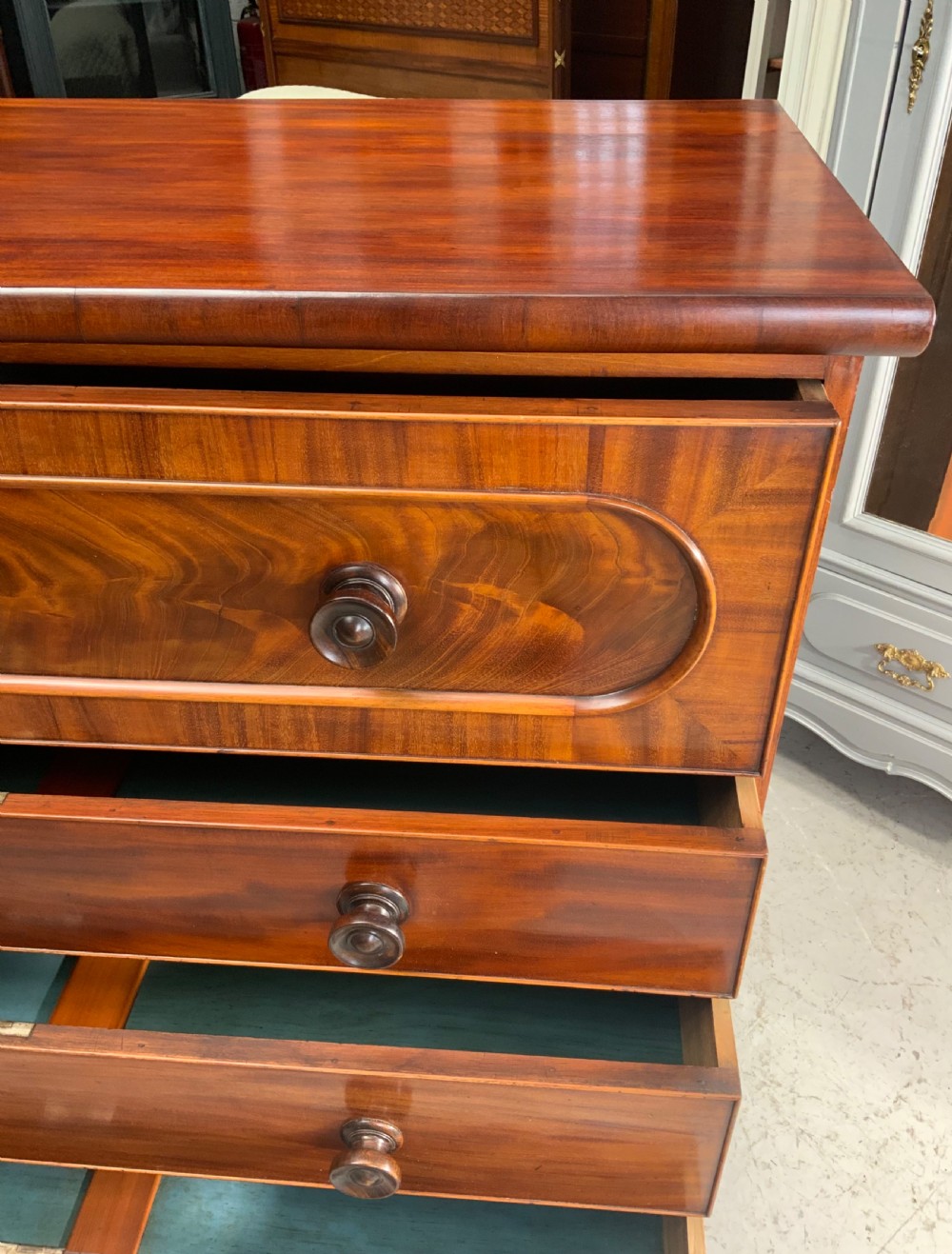 VICTORIAN MAHOGANY CHEST OF DRAWERS  View VII
