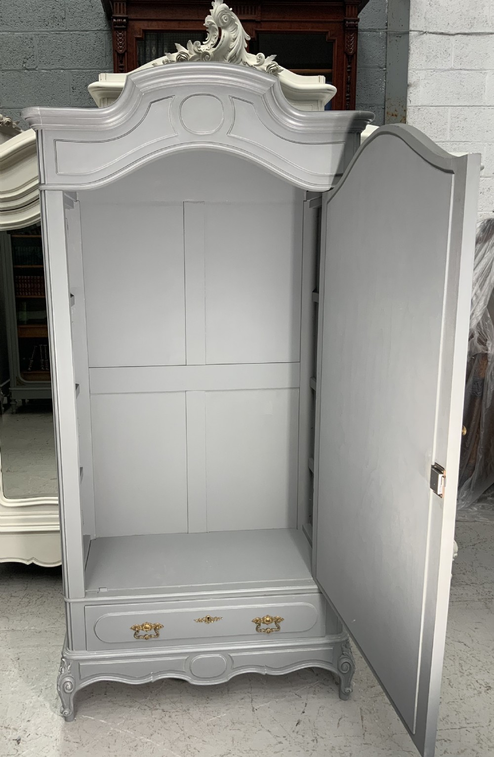 PAINTED FRENCH ARMOIRE IN PLUMMET GREY  View IV