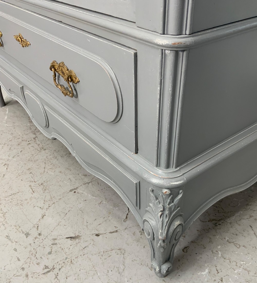 PAINTED FRENCH ARMOIRE IN PLUMMET GREY  View V