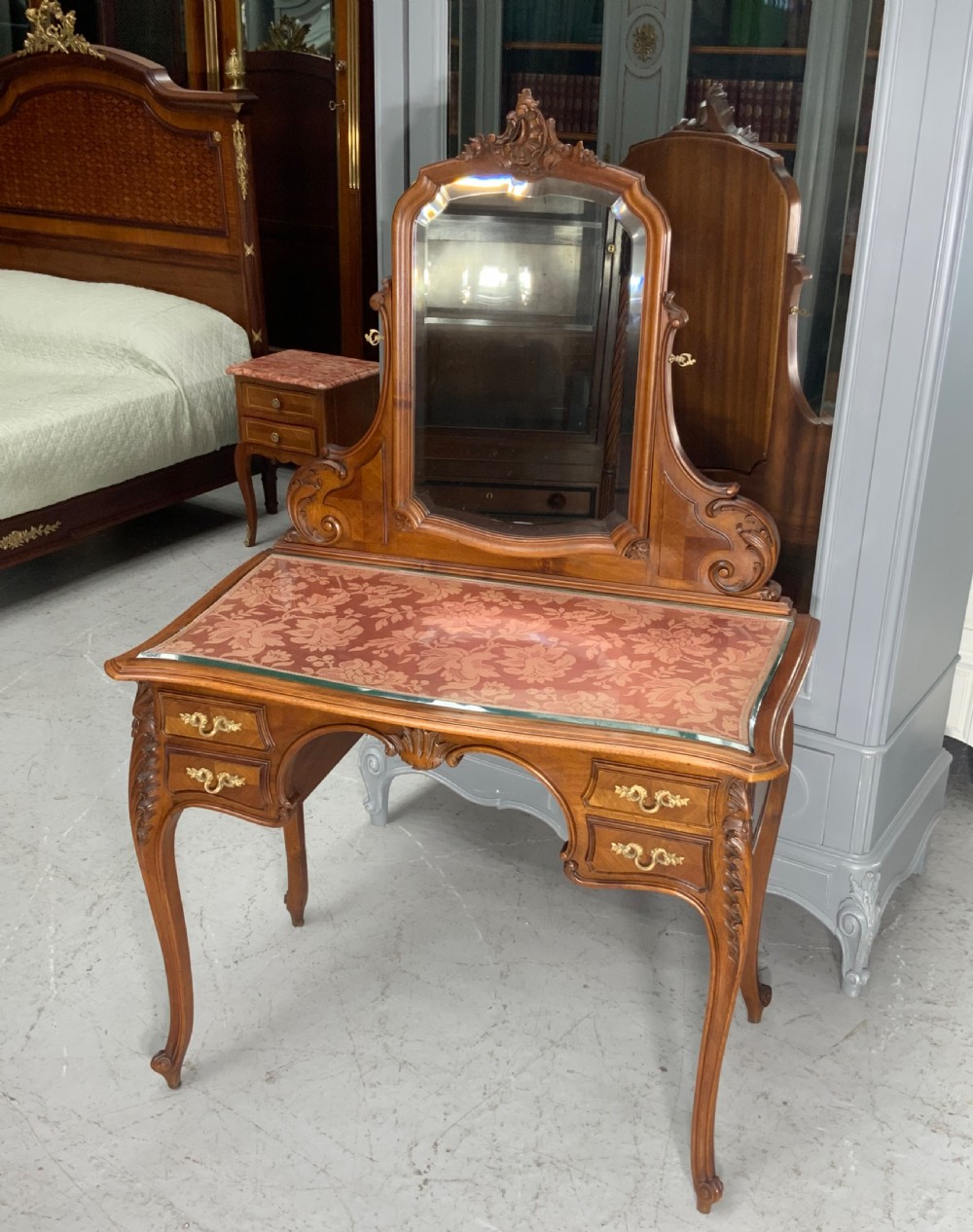 STUNNING FRENCH WALNUT CARVED DRESSING TABLE 