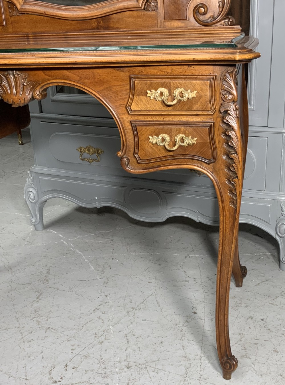 STUNNING FRENCH WALNUT CARVED DRESSING TABLE  View V