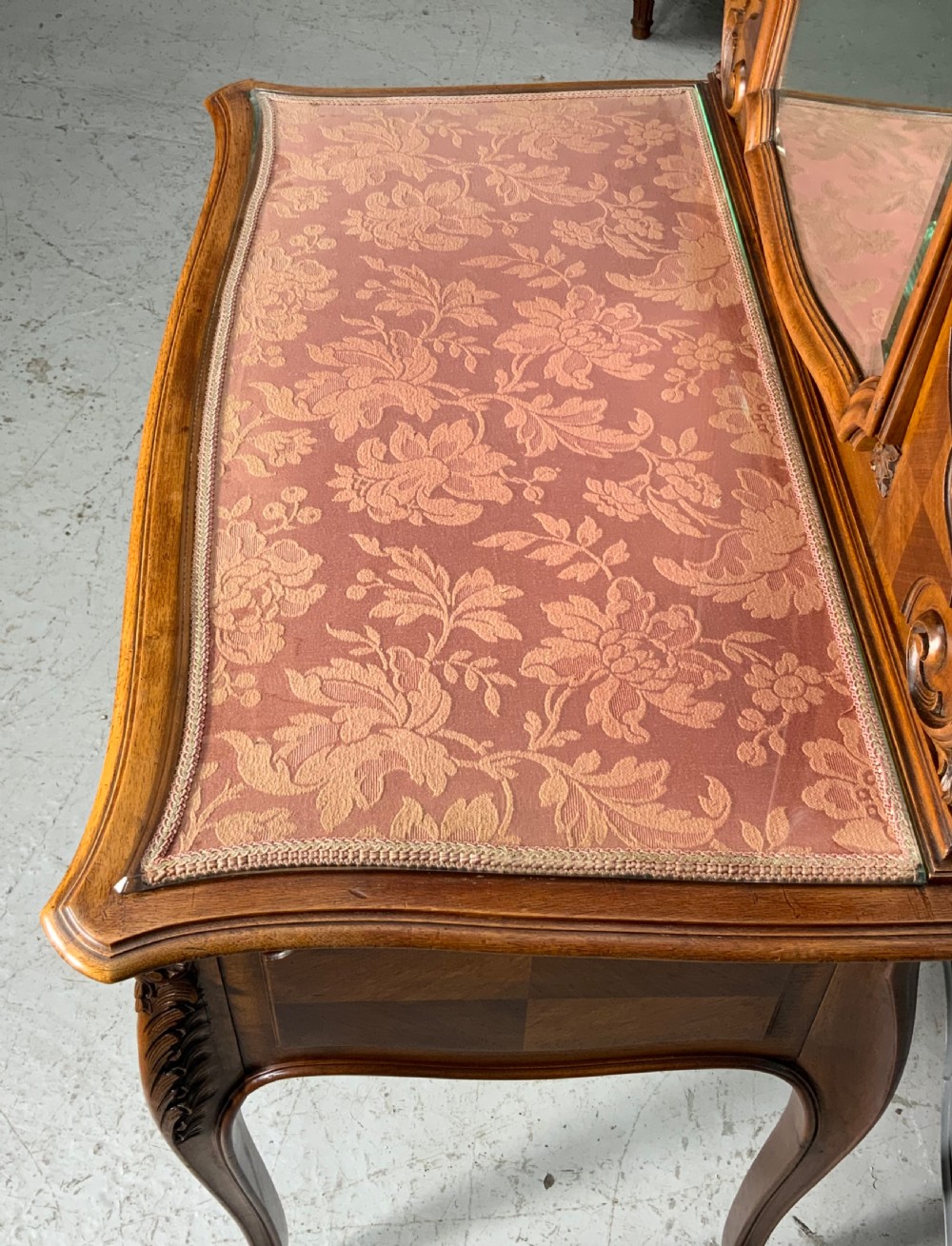 STUNNING FRENCH WALNUT CARVED DRESSING TABLE  View VIII