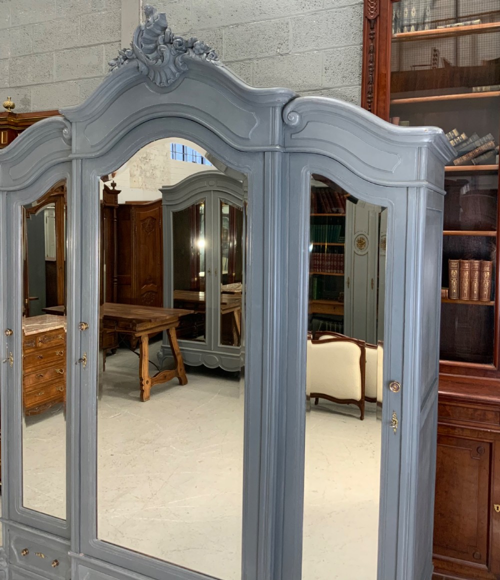 PAINTED FRENCH TRIPLE ARMOIRE IN DOWNPIPE GREY  View III