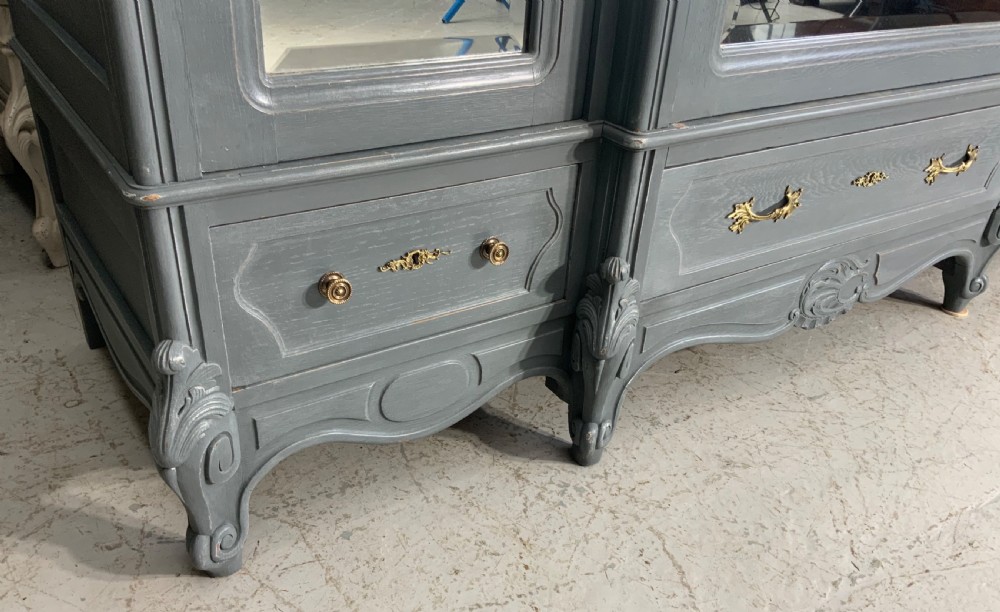 PAINTED FRENCH TRIPLE ARMOIRE IN DOWNPIPE GREY  View IV