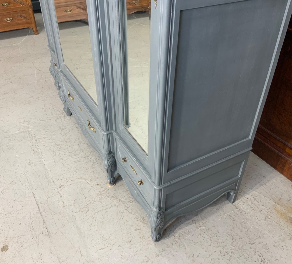 PAINTED FRENCH TRIPLE ARMOIRE IN DOWNPIPE GREY  View V