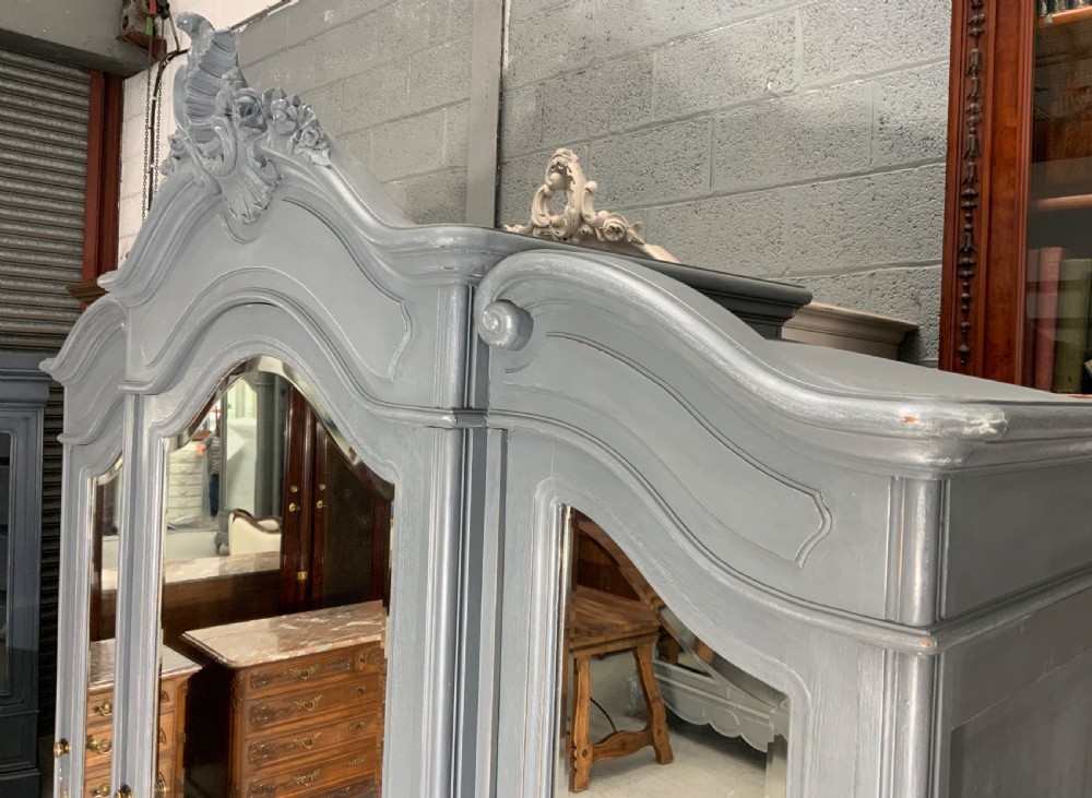 PAINTED FRENCH TRIPLE ARMOIRE IN DOWNPIPE GREY  View VI