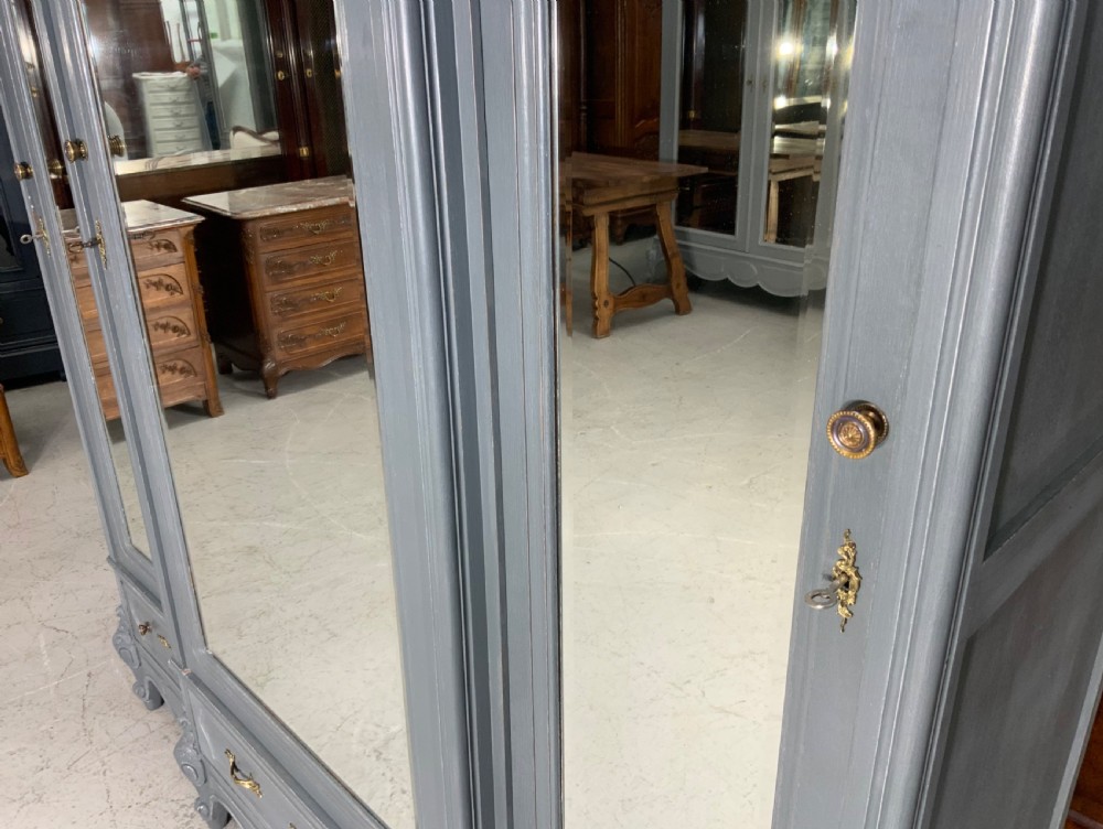 PAINTED FRENCH TRIPLE ARMOIRE IN DOWNPIPE GREY  View VII