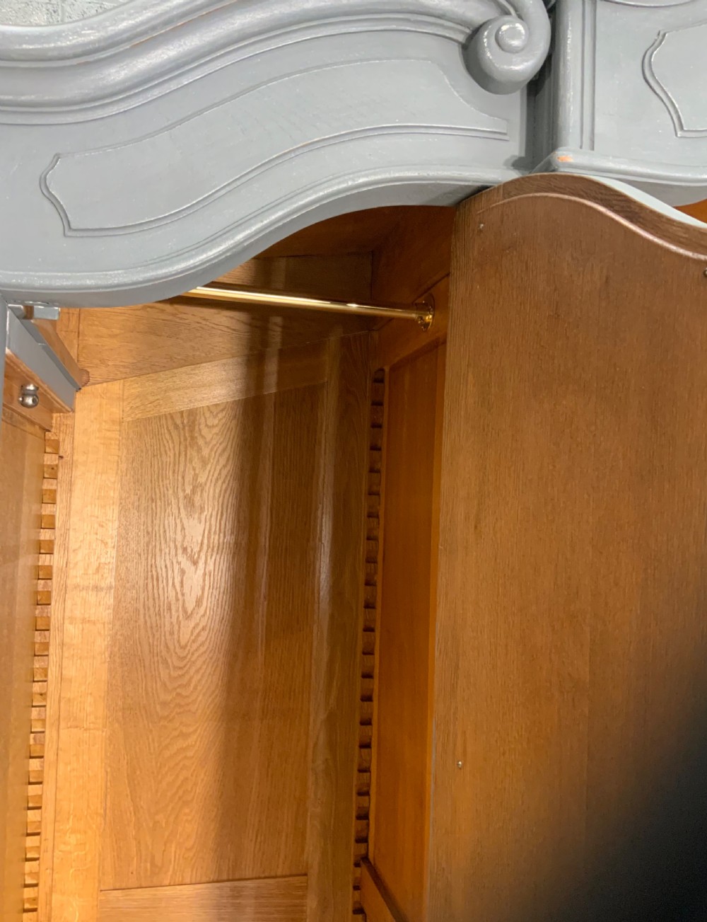 PAINTED FRENCH TRIPLE ARMOIRE IN DOWNPIPE GREY  View IX