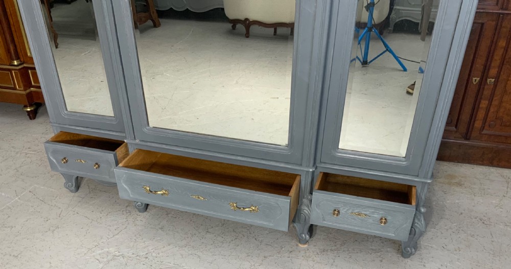 PAINTED FRENCH TRIPLE ARMOIRE IN DOWNPIPE GREY  View XIII