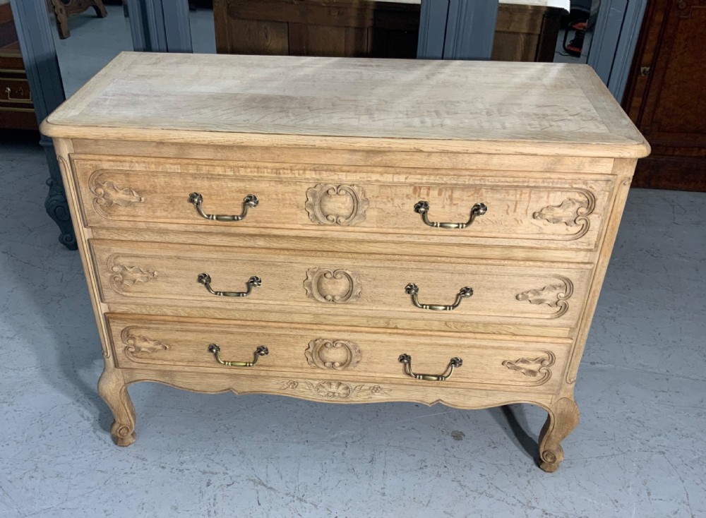 BLEACHED OAK FRENCH CARVED CHEST OF DRAWERS 