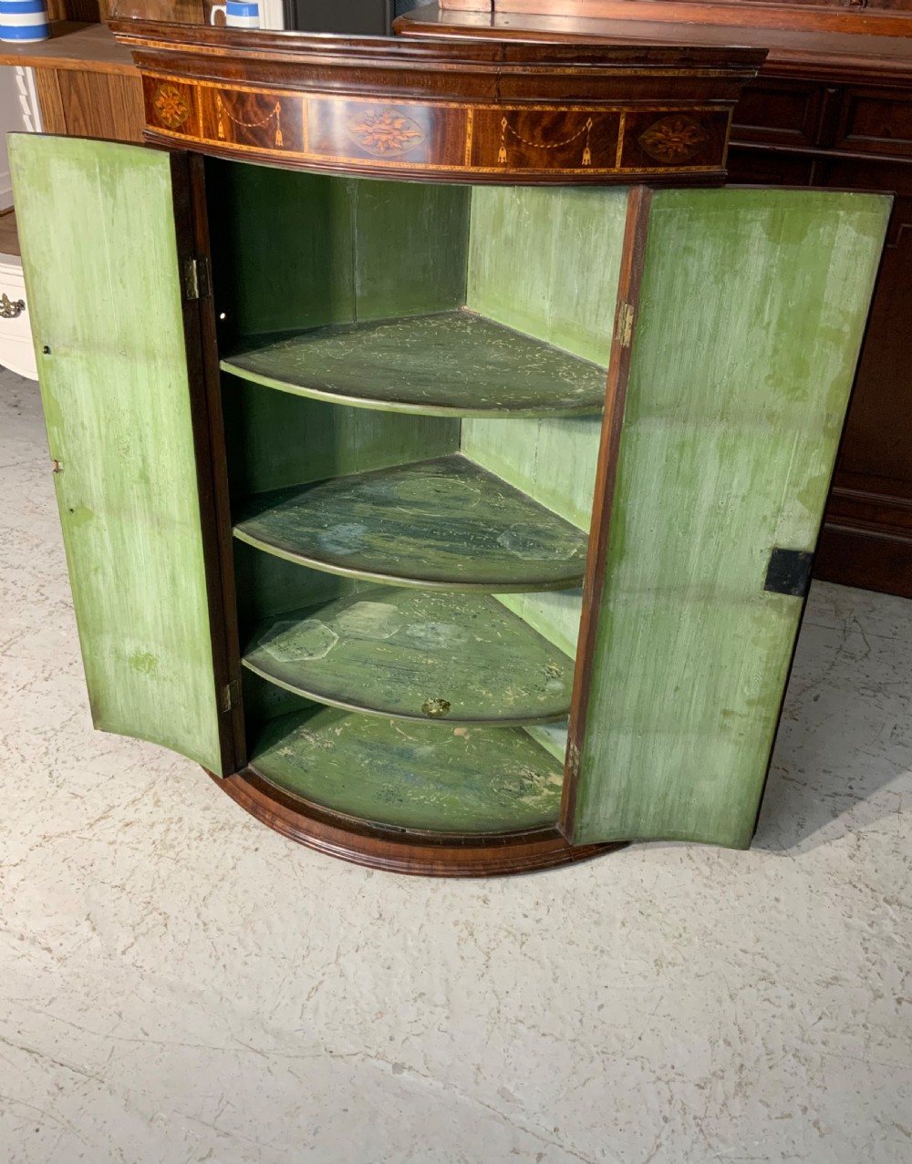 GEORGIAN MAHOGANY CORNER CABINET View V