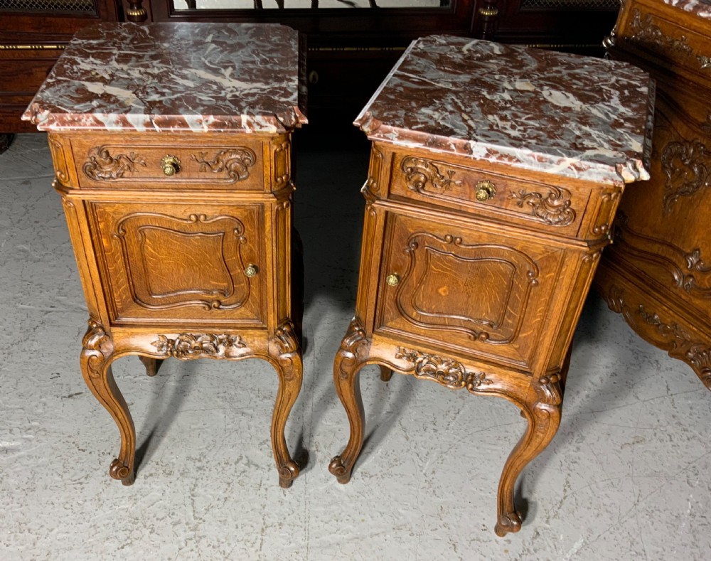 OUTSTANDING FRENCH CARVED OAK BEDROOM SUITE  View V