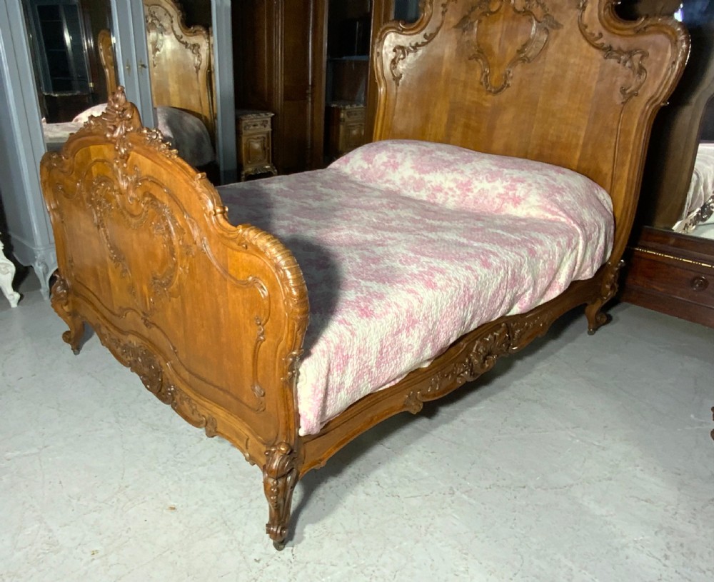 OUTSTANDING FRENCH CARVED OAK BEDROOM SUITE  View IX