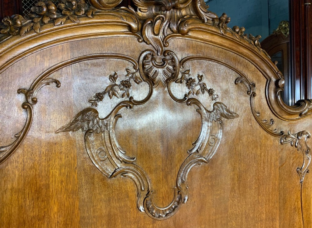 OUTSTANDING FRENCH CARVED OAK BEDROOM SUITE  View XV
