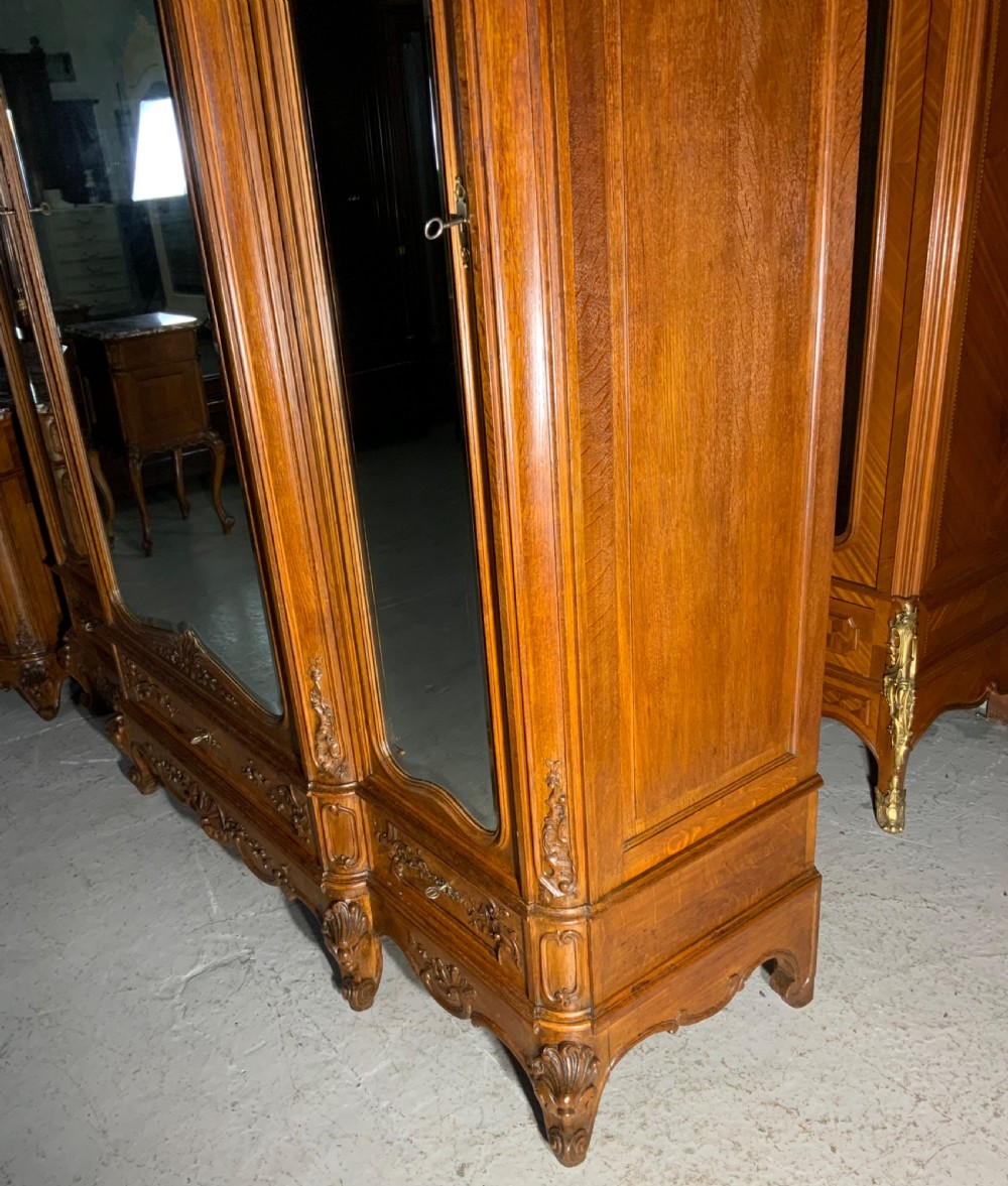 OUTSTANDING FRENCH CARVED OAK BEDROOM SUITE  View XXIV