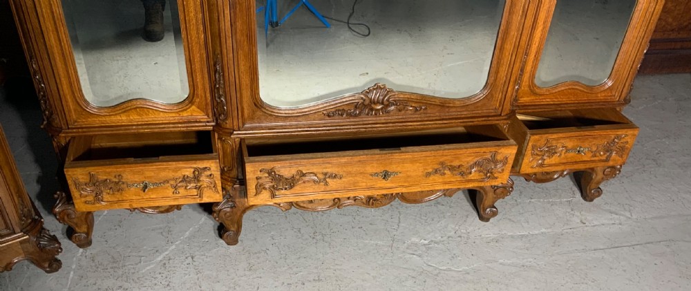 OUTSTANDING FRENCH CARVED OAK BEDROOM SUITE  View XXVI