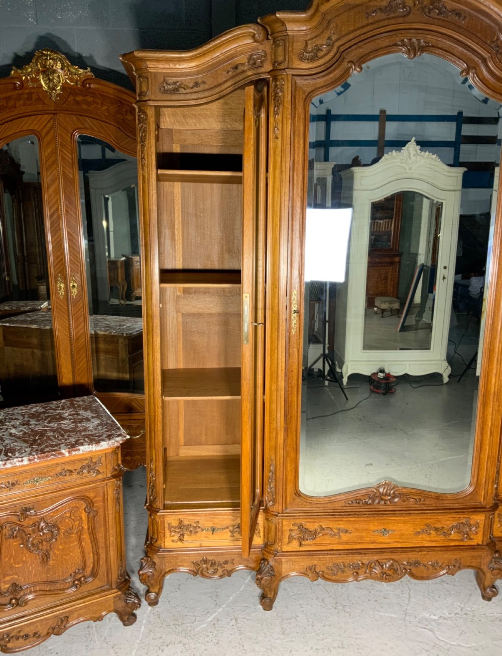 OUTSTANDING FRENCH CARVED OAK BEDROOM SUITE  View XXIX