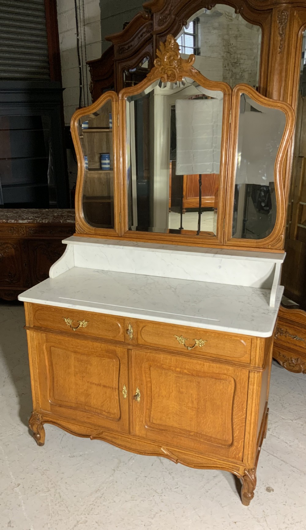 carved oak french washstand dressing table - CATEGORY: ANTIQUE DRESSING TABLES - DATED 1920