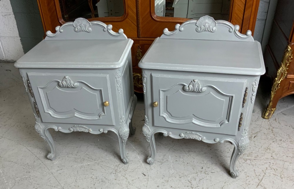 PAIR OF FRENCH BEDSIDE CABINETS IN A PLUMMET GREY