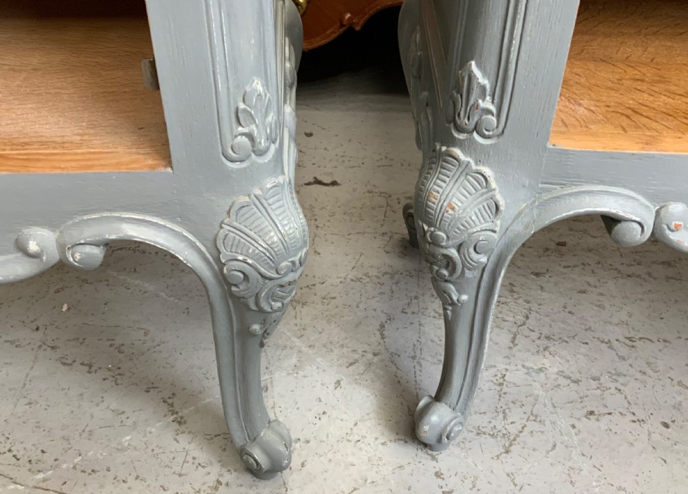 PAIR OF FRENCH BEDSIDE CABINETS IN A PLUMMET GREY View VI
