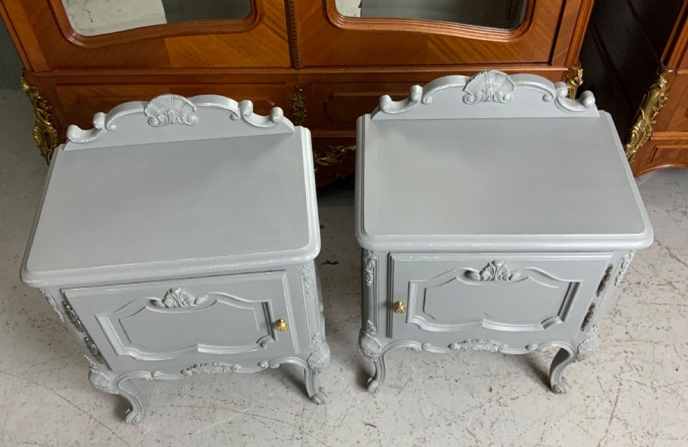 PAIR OF FRENCH BEDSIDE CABINETS IN A PLUMMET GREY View VII