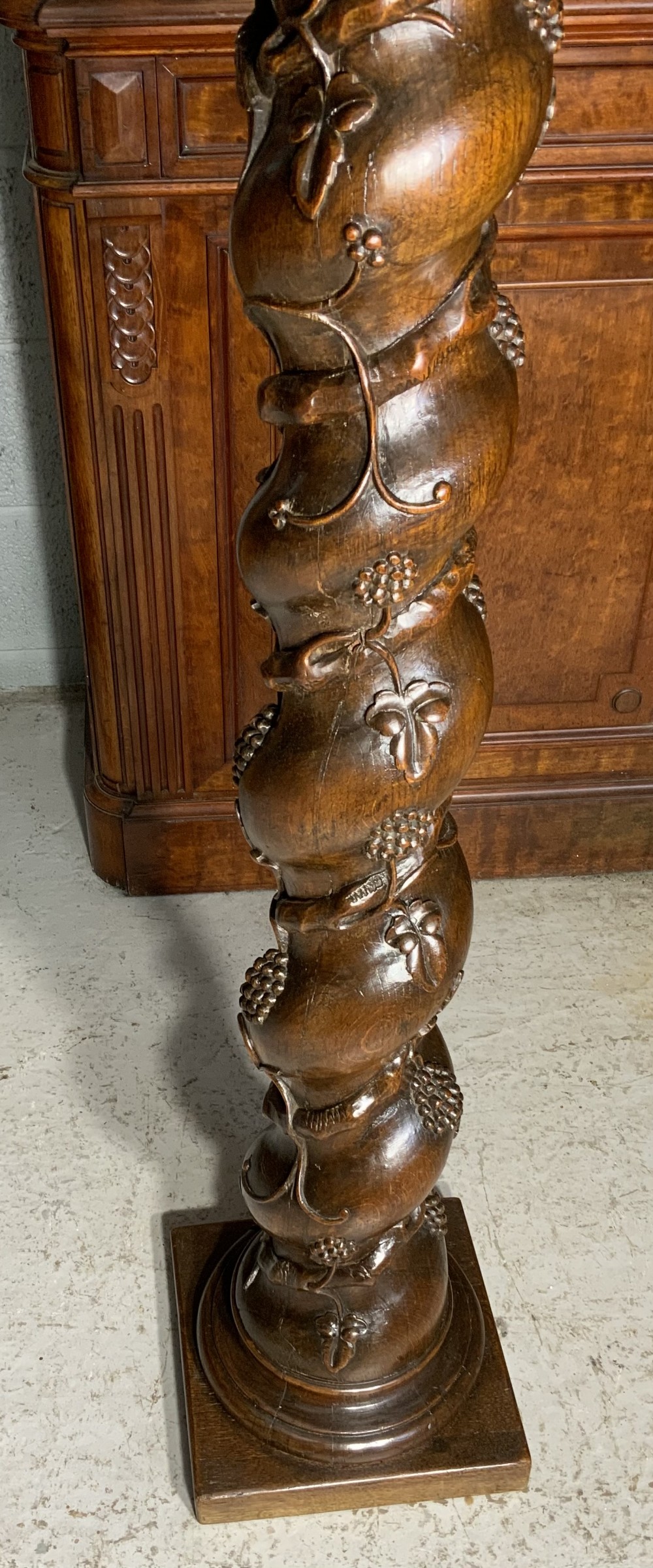 LARGE CARVED OAK BAROQUE COLUMN  View II