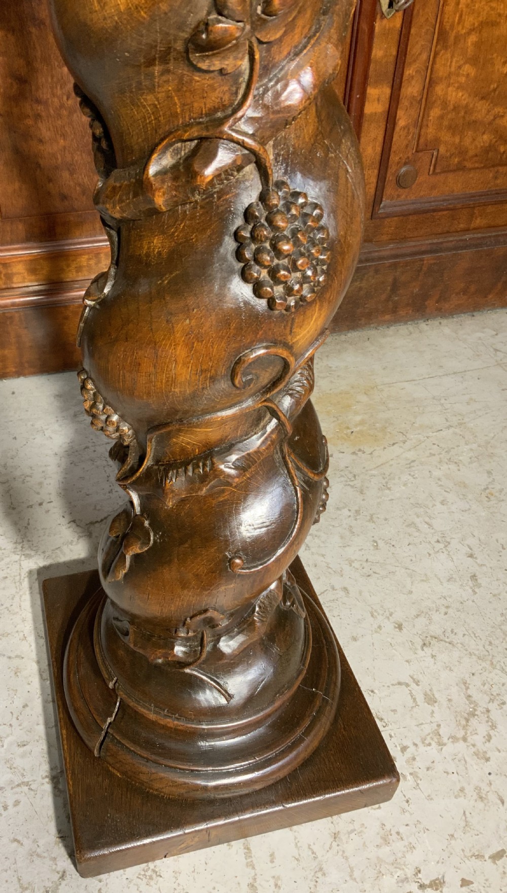 LARGE CARVED OAK BAROQUE COLUMN  View VI