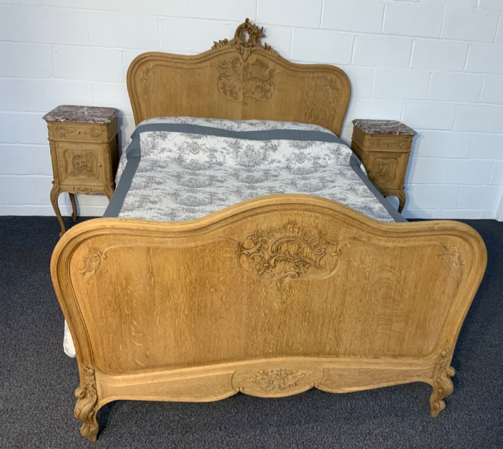 KINGSIZE FRENCH BLEACHED OAK BED AND MATCHING BEDSIDE CABINETS 