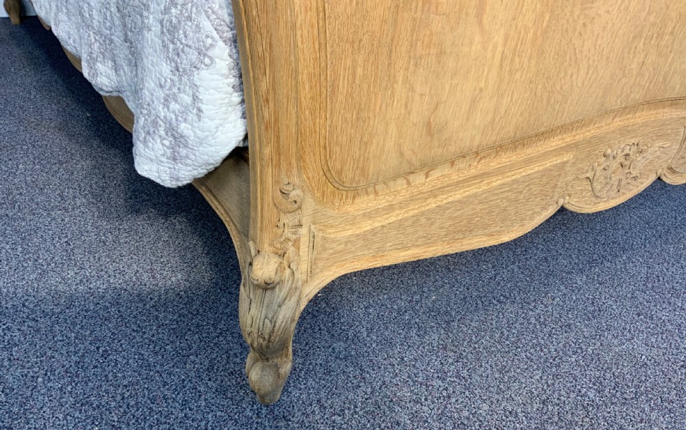 KINGSIZE FRENCH BLEACHED OAK BED AND MATCHING BEDSIDE CABINETS  View VI