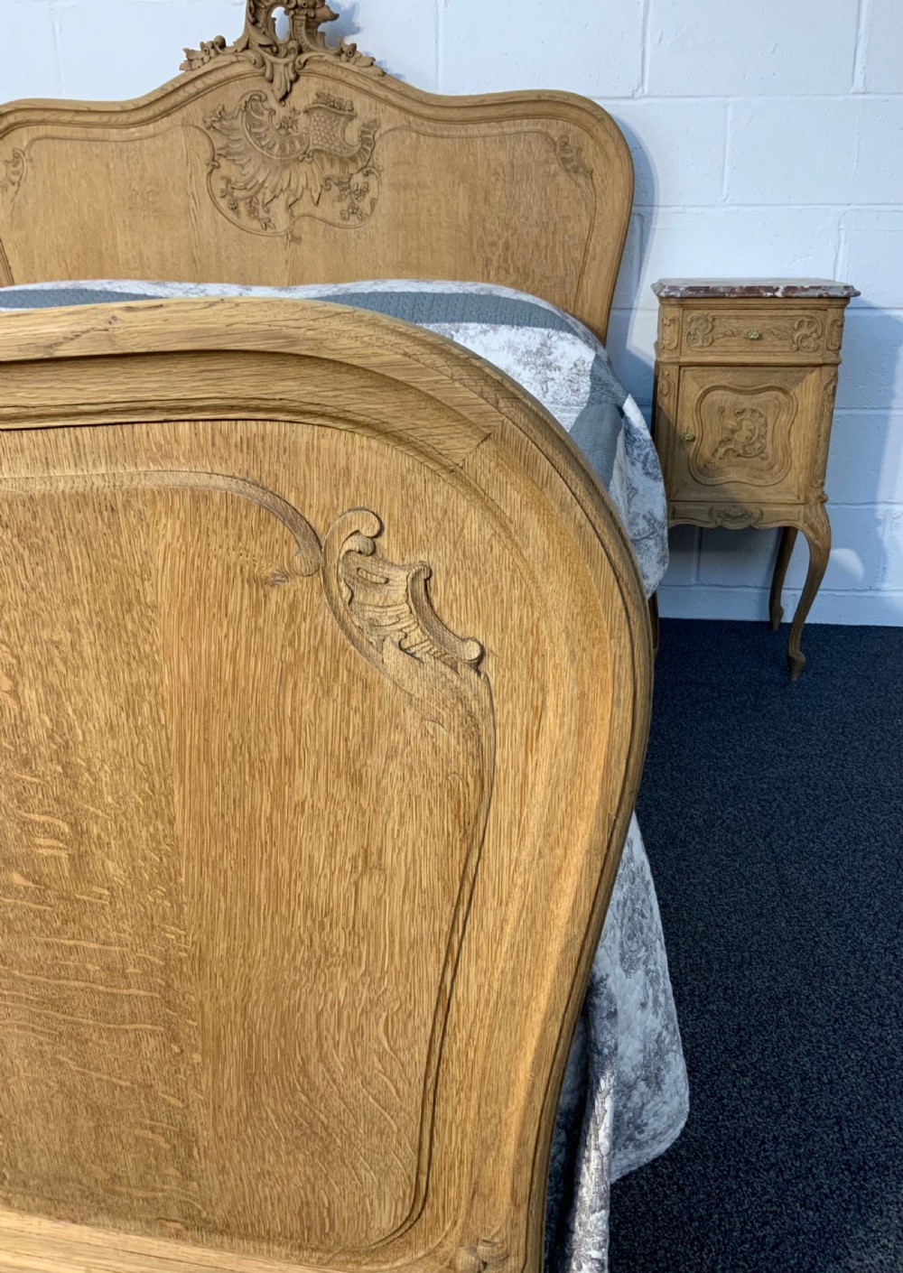 KINGSIZE FRENCH BLEACHED OAK BED AND MATCHING BEDSIDE CABINETS  View IX