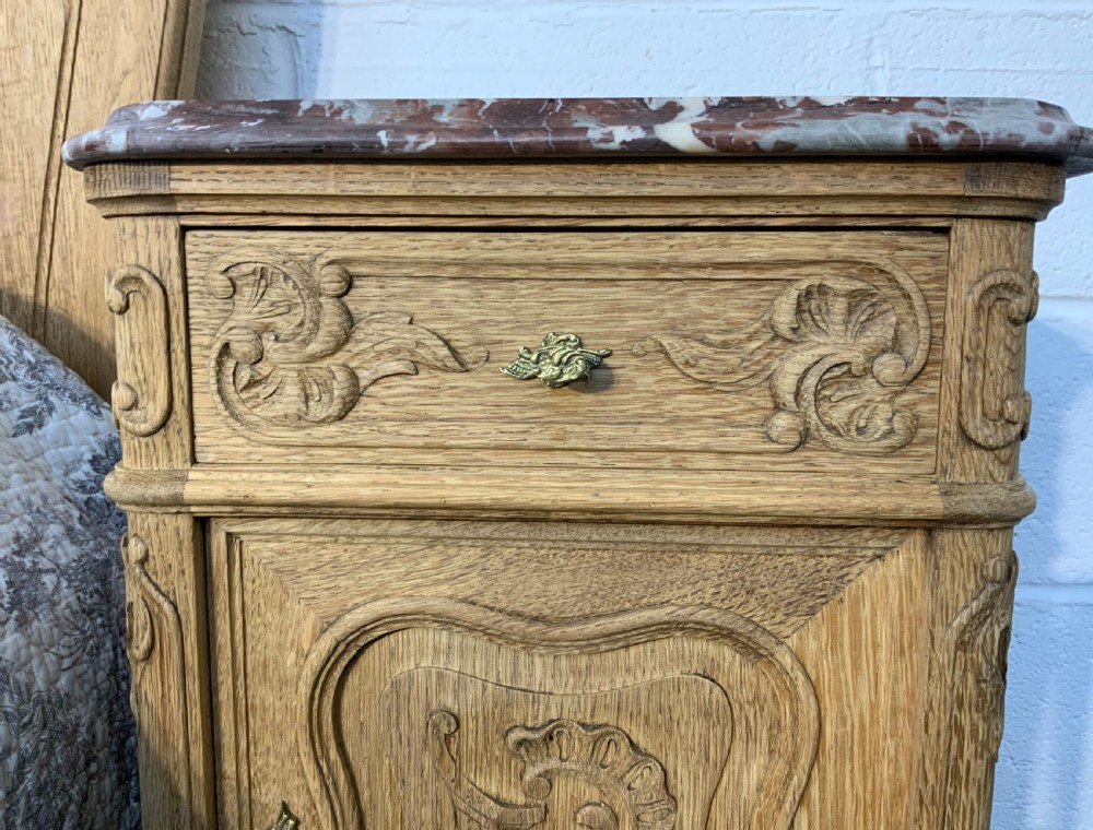 KINGSIZE FRENCH BLEACHED OAK BED AND MATCHING BEDSIDE CABINETS  View XIII
